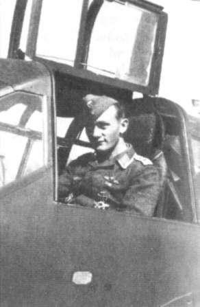 Czigány zászlósnak kellett kimondania. A magasság 1000 méter volt. Még lehetségesnek tűnt az ugrás, de egyre vesztette a gép a magasságát. Még egy óra repülési idő volt hazáig!