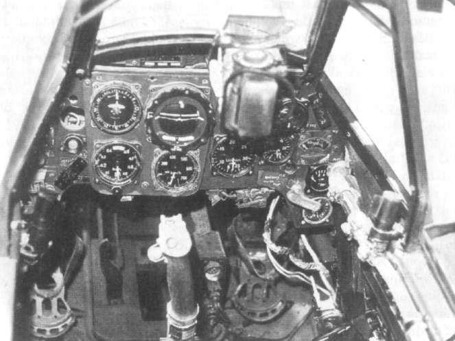 Messerschmitt Me-109G-6 műszerfala gyelte, hiszen sebesülésének napja óta nem szállt föl Messzerrel. Sanyi megilletődötten szállt be a gépbe, de biztos volt a dolgában.
