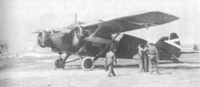 Caproni Ca-101 könnyű bombázógép - később az ejtőernyősök szállítógép 1940-ben a fenti részleg most már szállítószázaddá fejlődött és tekintélyes gépállományát a 6 darab Caproni 101 mellett egy