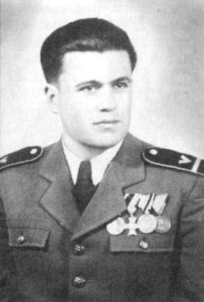 Kőrösi György őrmester tanfolyamot, de repülőgépről, hajózókiképzésről még szó sem lehetett.