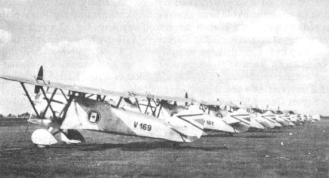A Kőr Ász század Fiat CR-32-es vadászgépei Joggal merül fel az olvasóban a kérdés: Miért éppen az 1/6. századról, tehát az ezred hatodik századáról beszélek?