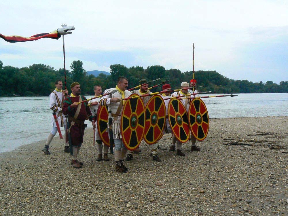 A feltárást a Magyar Nemzeti Múzeum munkatársa, Mráv Zsolt régész, muzeológus vezetésével végezték 2002-től.