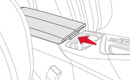 Ergonómia és kényelem Nyitás F Nyomja meg a fedél alatti kart. A fedél két részben nyílik. Tárolóhely A kivehető kisméretű tálca a tárolóhely első vagy hátsó részén is elhelyezhető.