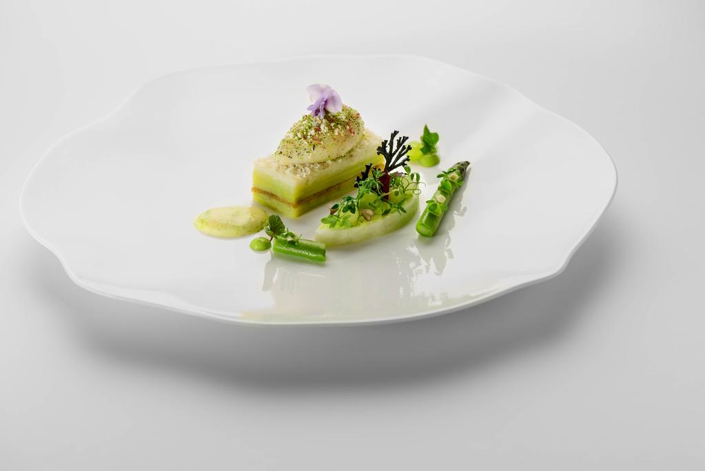 Hommage Robuchon Chartreuse burgonyával, padlizsánnal, kagylóval töltve Jakab kagyló osztrigával, marinált