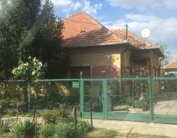 Építészeti karakterek bemutatása 13 Cserkeszőlő falusias településrész A településkép meghatározó eleme a község temploma, a Szent benedek templom és környezete, amely a település központjában,