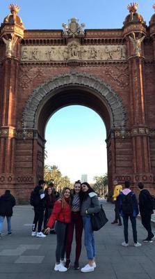 4 Barcelona Hosts - Hungarian Guests A ComServ c. Erasmus+ projekt Barcelonába látogatott január 14. és 18. között. Ez volt az utolsó előtti projekttalálkozó.