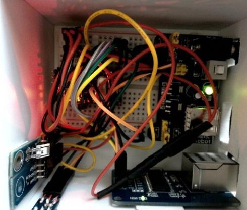 A CanSat egységet úgy alakítottuk át, hogy egy mini-meteoállomás legyen.