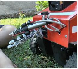 pedig a robot állapotáról, helyzetéről (vízszint magassága, az akku töltési szintje, giroszkóp, ütközés-, akadályérzékelő). 10. ábra: Lifebot- Az életmentő robot (Krecht R.