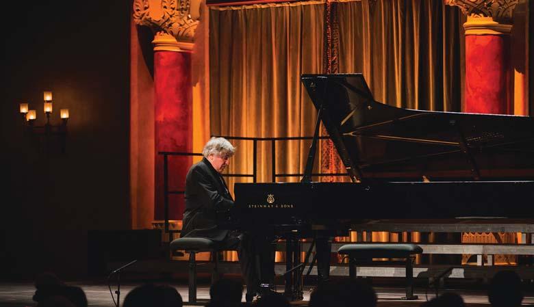 33 KONCERT CONCERT DÍSZTEREM CEREMONIAL HALL 4 000 Ft 3 000 Ft 2017. MÁJUS 8. 19.