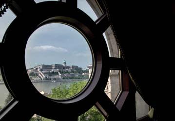 Guided tours are available by prior appointment for groups consisting of at least 15 persons.