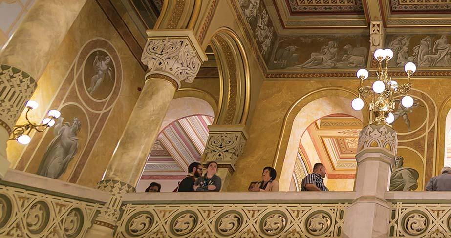 8 GARANTÁLT CSOPORTOS IDEGENVEZETÉSEK A nagy érdeklődésre való tekintettel a Vigadó garantált csoportos idegenvezetéseket szervez, amelyen a látogatók az épületet képzett vezetőink segítségével