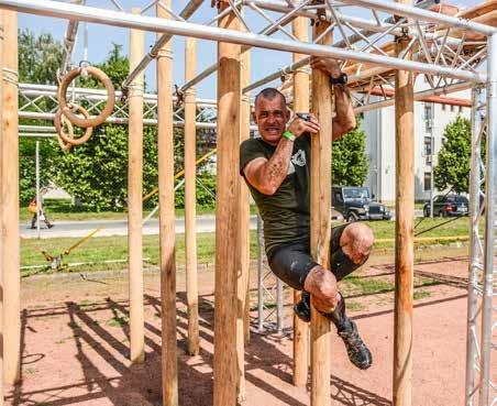 futók. A Military Survival Run MILI- TARY EDITION versenyén számos kategóriában ismerték el a versenyzőket. Díjat kapott mindkét nem korcsoportjának 1 3.