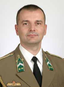 8 Portré 30 ÉVE KATONAKÉNT Garda Zoltán Lajos törzszászlós a Szabolcs-Szatmár-Bereg megyei Mátészalka szülötte. Tavaly katonai pályafutásának 30. jubileumát ünnepelhette.