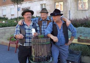 Kiállításajánló K. Kovács József fafaragó kiállítása 2016.08.30-án nyílik, 17:00-kor, a Tokodaltárói Bányász Művelődési Ház galériatermében. K. Kovács József Nagykerekiben született, Csolnokon lakik.