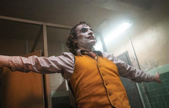Todd Phillips rendező ötlete volt, hogy egy többi fi lmtől markánsan eltérő, azokhoz nem kapcsolódó, önálló Joker eredettörténetet hozzon létre, de nagyon nehéz volt rávennie a Warnert, hogy