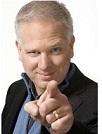 Kirúgták Glenn Beck-et, a Fox News globális tévécsatorna sztármüsorvezetöjét.