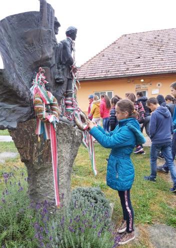 híres körtefáját.