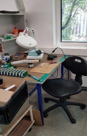 A munkahely berendezései legyenek igény és az egyéni paraméterek szerinti vízszintesen és függőlegesen is állíthatók.