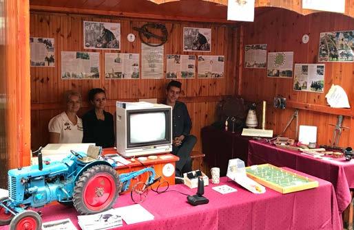 A osztályos tanuló konferált. Az iskola zászlajának fogadása közben az Alapfokú Művészeti Iskola 7. osztályos diákja, Tar Zsombor trombitált.
