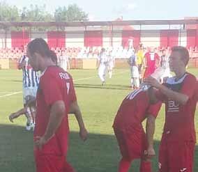 Akkor is, most is sikerült nyernünk hála Istennek 2 : 0-ra. Azt kell hogy mondjam, nagyon nehéz mérkőzés volt mint ahogy mindig, szervezett és agresszív csapata van a szomszéd várnak.