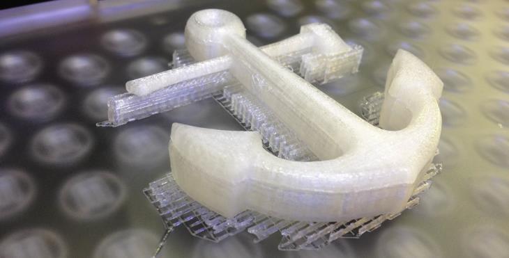 Raft (FDM) A raft egy olyan segédszerkezet, amit kérésünkre az FDM 3D nyomtató a tálcára nyomtat, majd erre kezdi felépíteni a tárgyat.