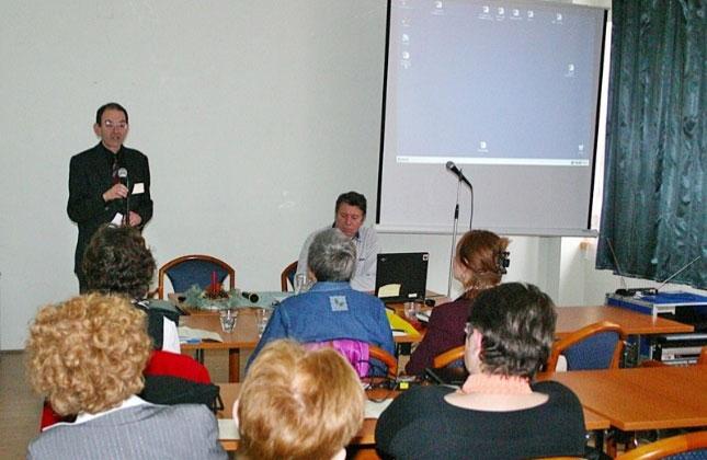 4. Napjainkban sokat emlegetett téma a 2008-ban alakult Nemzeti Fenntartható Fejlődési Tanács munkája. Ehhez a témához kapcsolódva a művészeti nevelés jelentőségéről tartott előadást dr.