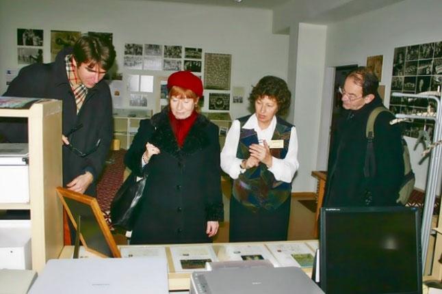 Soós Gábor, Kovácsné Bíró Ágnes a Magyar UNESCO Bizottság tagjai, K. Udvari Katalin és dr. Lányi András 5. Ausztriában és Németországban is már hivatalos gyógymódként tartják nyilván a zeneterápiát.