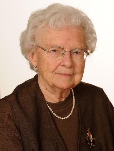 Szőnyi Erzsébet Kossuth-díjas zeneszerző, énektanár, karnagy, a Nemzet Művésze, a Magyar Művészeti Akadémia rendes tagja Szőnyi Erzsébet tanárnő Kodály Zoltán egykori tanítványa, majd munkatársa