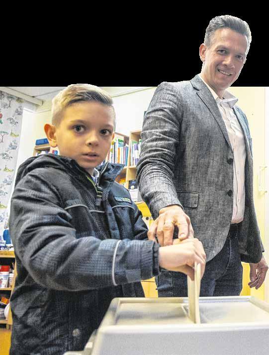 A harmadik jelölt nem érte el az 5 százalékot, mindössze 1066-an voksoltak rá.