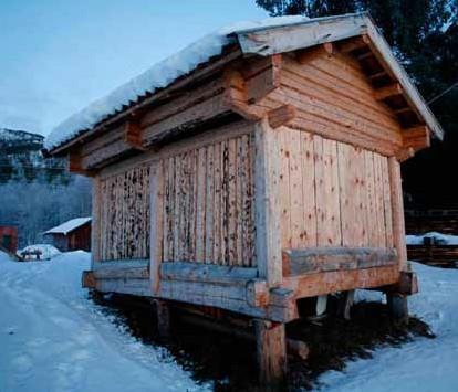 Gáivuonas lea vel dat sierra dovdomearka ahte máŋga visoža leat huksejuvvon leaibbis. Romssas, nugo davit Nordlánddasge, lea juoga mii lea erenoamáš norgalaš huksenvugiin.