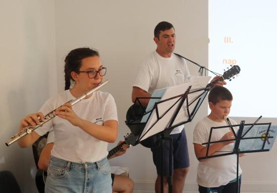 Vártak minket, és fogadtak; megpihenni, újra gyereknek lenni és csak őszintén velük lenni.