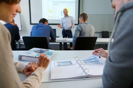 SITRAIN a világon szaktudás és készségfejlesztés Képzések az iparnak Gyártótól elsajátítható ismeretek, standard tudás Közel 60 országban 300 féle tréning Innovatív módszerek, gyakorlati
