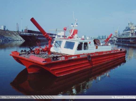 liter habot lehetett képezni. 5 1983 október 13.-án az ÁFOR csepeli bázistelepén tartott gyakorlaton a többi tűzoltó egységgel együttműködésben sikeresen mutatkozott be a hajó.