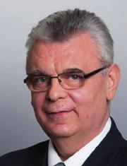 Nős vagyok, két gyermek édesapja. Általános iskoláimat helyben végeztem. 1964-ben érettségiztem az Ózdi József Attila gimnáziumban. 1993-ig az Ózdi Kohászati Üzemekben dolgoztam szállítási vonalon.
