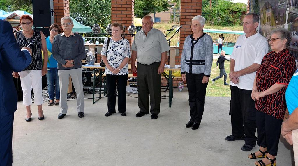 Jenő napot, és benépesült a szabadtéri színpad. A Diósjenői hagyományőrző csoport után láthattuk a 4 For Danc tánccsoportot, a Grácia hegedűtrió műsorát.