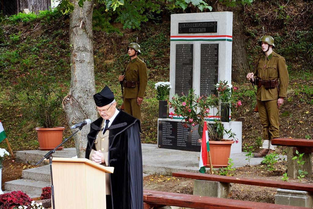 A háború borzalmait csak az értheti meg, aki részese volt, átélte. Idővel valamelyest enyhülnek ugyan a rémálmok, de el nem múlnak sohasem.