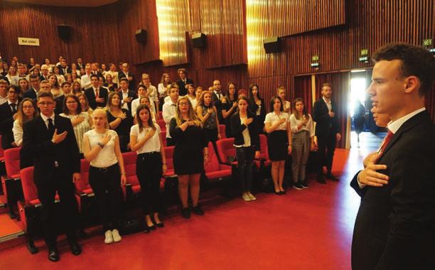 722 Bölcsészettudományi Kar (BTK) 2 330 19 199 2 548 Gazdálkodástudományi Intézet (GTI) 1 080 68 0 1 148 Informatikai Kar (IK) 979 82 29 1 090 Pedagógiai és Pszichológiai Kar (PPK) 1 186 0 117 1 303