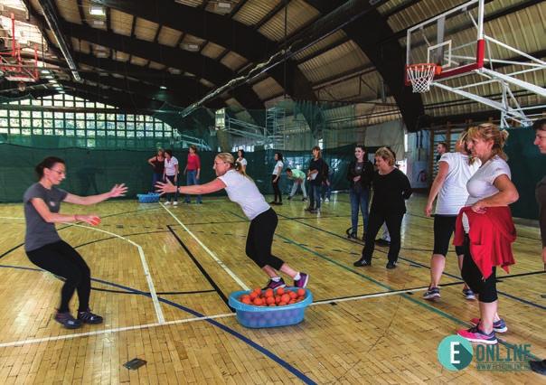 8 2019. OKTÓBER AZ EÖTVÖS LORÁND TUDOMÁNYEGYETEM LAPJA WWW.ELTE.HU Fotó: Stefan Wermuth/Reuters TÖBB ELTE-S VILÁGBAJNOKOT IS AVATTAK A NYÁRON SIKLÓSI GERGELY III.