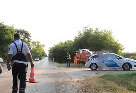 Az árokba borult járművet a Jánoshalmi Önkormányzati tűzoltók állították a kerekeire, majd felvontatták az úttestre és áramtalanították 2019. augusztus 31-én nem sokkal 16 óra előtt.