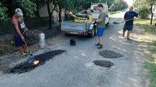 Feladatuk a mindennapi munka segítése, az adminisztráció, információnyújtás, könyvtári feladatokban segédkezés, teremrendezés, és a rendezvények plakátjainak kihelyezése voltak.