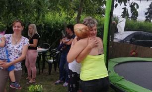 A jó hangulatú délelőttök, a közös élmények, és a színes programok mind-mind hozzájárultak ahhoz, hogy egy olyan közösséget alkossunk a G y e r e k h á z b a n, a m e l y r e a z é v e k m ú l t á v