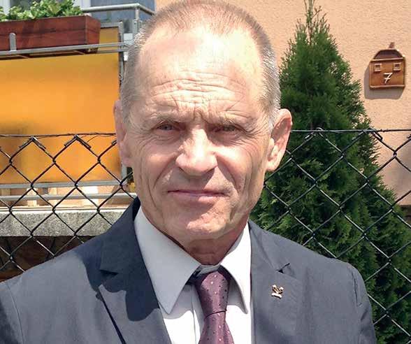 Rám szólt: gyere csak ide kisfiam, hogy is hívnak? Majd egy óráig dolgozott rajtam. A végén megjegyezte többek előtt, hogy olyan hajlékony vagyok, mint egy macska.