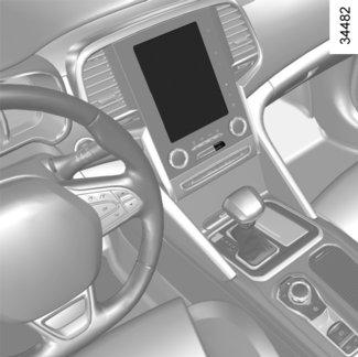 A NYÍLÁSZÁRÓK AUTOMATIKUS BEZÁRÁSA MENET KÖZBEN 1 2 A funkció be- és kikapcsolása Aktiválás: a gépkocsi álló helyzetében és járó motornál tartsa lenyomva a gombot 2 a hangjelzés megszólalásáig.