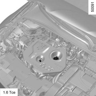 MOTOROLAJSZINT: utántöltés, feltöltés, csere (1/3) 1 1 1 2 2 2 Pótlás - feltöltés A jármű legyen vízszintes talajon, álló és hideg motorral (például az aznapi első elindulás előtt).