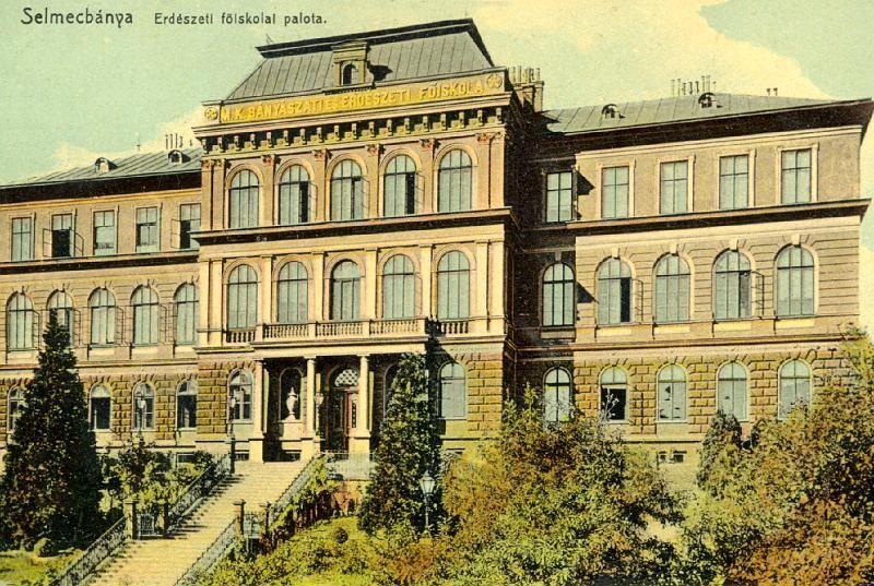 Ezért, amikor a hullámok forrása közeledik hozzánk, a hullámhosszok rövidebbek, mint az álló forrás által
