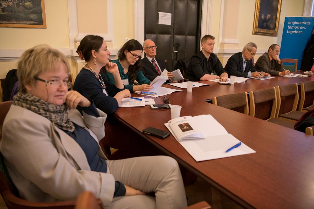 son vehettek részt, ahol megismerkedhettek a kiberfizikai robotrendszerek különböző területeivel, kézzelfogható élményekkel gazdagodtak a legmodernebb robotika világából.