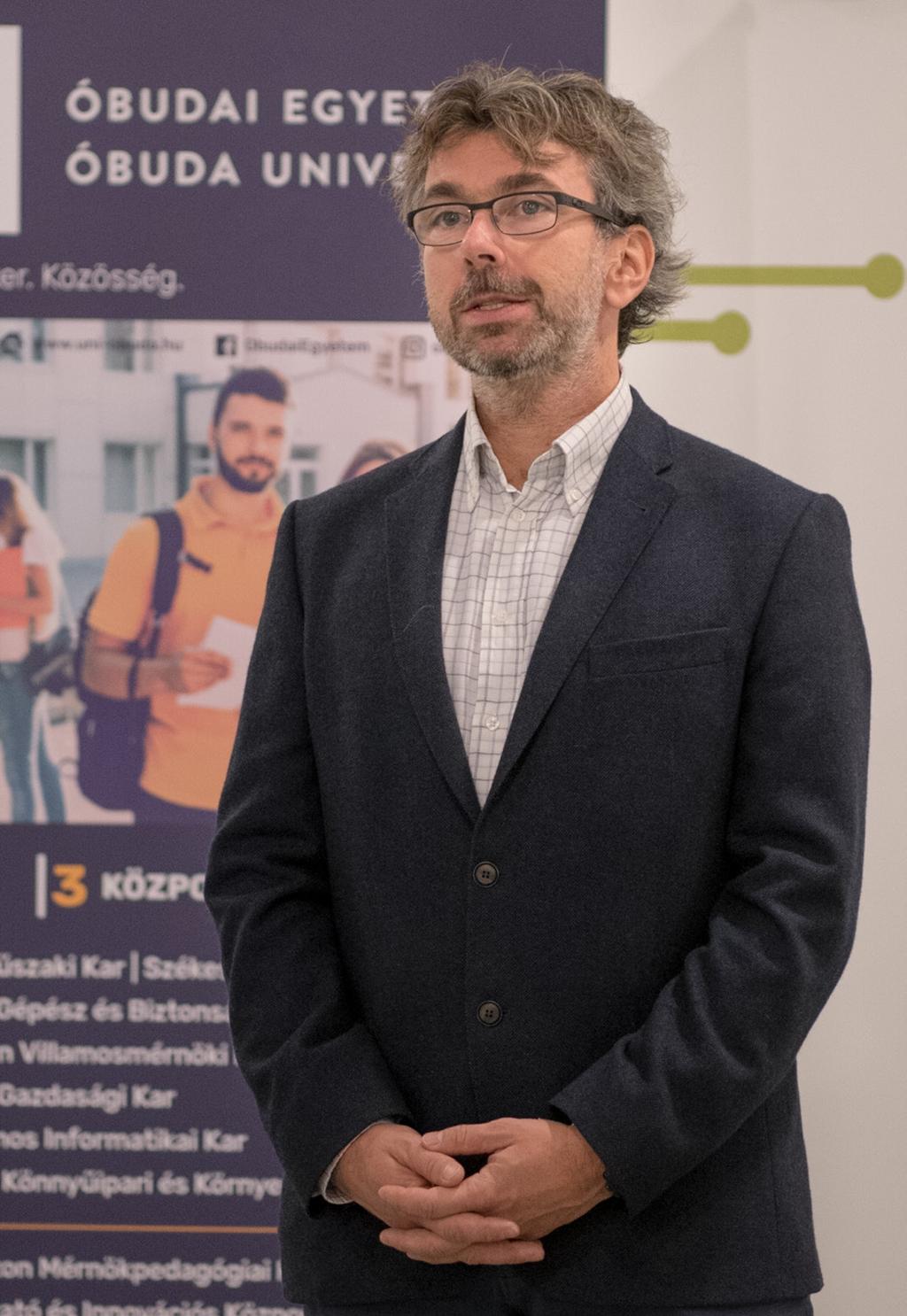 mel olvastam, hogy az elmúlt évben mért adatok szerint az Óbudai Egyetemen végzett hallgatók kezdő fizetései alapján több karunk igen előkelő helyen szerepelt ebben a rangsorban.