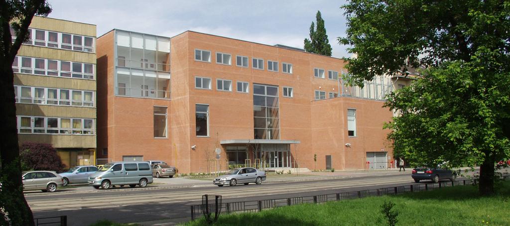 részére történő átadásával egy időben a Kiscelli úti épület a főiskola tulajdonába került.