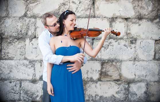 Ásó, kapa, fakanál Szöveg: Kurta Klaudia 2014. november 21-én a Budapest Music Centerben különleges koncertet hallhattak az odalátogatók.