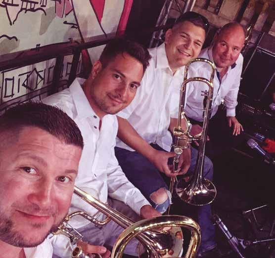 CORPUS QUARTET mondtam is, ott ismerem a strandos bácsit meg a pék bácsit, meg a pénztáros nénit, és ez nekem nagyon jó. A lányoknak persze állandó mehetnékjük van.